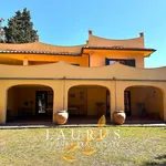 Rent 8 bedroom house of 300 m² in Impruneta