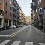 Affitto 5 camera appartamento di 130 m² in Bologna