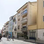 Rent 4 bedroom apartment of 80 m² in Lisboa