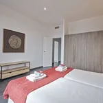 Alquilo 4 dormitorio apartamento de 1615 m² en Barcelona