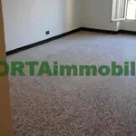 Affitto 8 camera appartamento di 216 m² in Savona