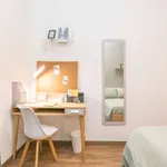 Rent a room of 121 m² in Milan