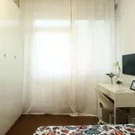 Rent 3 bedroom apartment in Milan