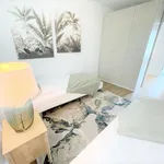 Rent 2 bedroom apartment of 807 m² in Zurich