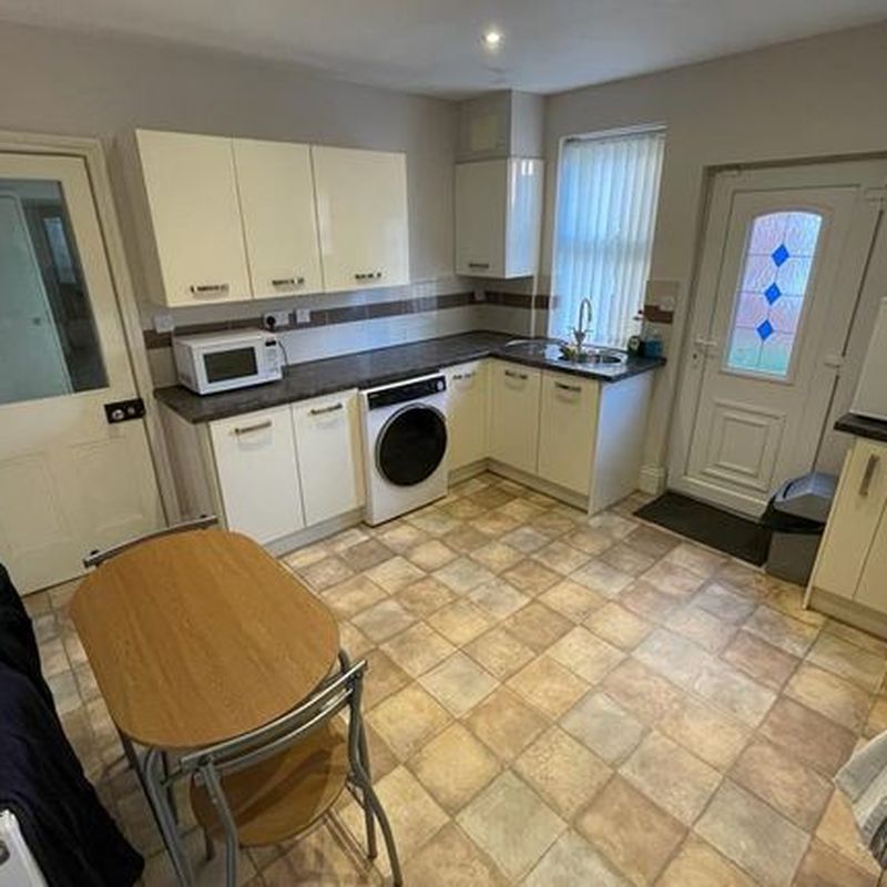 Flat to rent in Carlton Road, Worksop S80