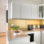 Rent 1 bedroom apartment of 689 m² in Paris