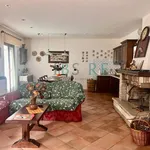 Villa indipendente PLURILOCALE in affitto a	Leonessa (Ri)