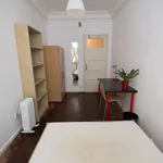 Rent a room of 100 m² in lisbon