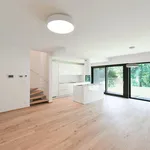 Rent 6 bedroom house of 271 m² in Capital City of Prague