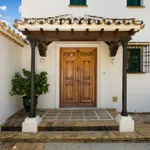 Rent 4 bedroom house of 350 m² in Malaga']