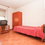 Rent a room of 220 m² in granada