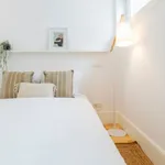 Rent 4 bedroom apartment of 81 m² in Porto