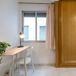 Rent 4 bedroom apartment in Valencia