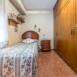 Rent a room of 120 m² in valencia