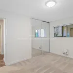 Rent 2 bedroom apartment of 185 m² in Alameda