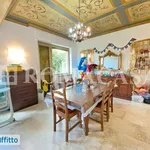 Rent 5 bedroom apartment of 300 m² in Rome