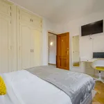 Rent a room of 180 m² in madrid