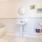 Rent 3 bedroom flat in South West England