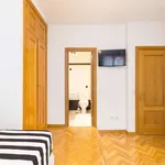 Rent a room of 140 m² in madrid