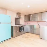 Rent 3 bedroom flat in Brighton