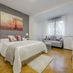 Rent a room of 200 m² in madrid