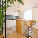 Rent 7 bedroom apartment of 100 m² in Paris