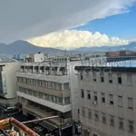 Affitto 15 camera appartamento di 380 m² in Napoli