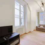 Appartement de 377 m² avec 1 chambre(s) en location à Paris