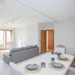 Rent 2 bedroom apartment of 93 m² in Porto