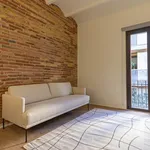 Rent 4 bedroom apartment of 12 m² in Barcelona