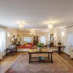 Rent 5 bedroom house of 699 m² in Rome