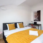 Pronajměte si 3 ložnic/e byt o rozloze 96 m² v Prague