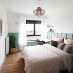 Rent 4 bedroom apartment in Paris