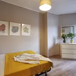 Rent 4 bedroom apartment of 65 m² in Barcelona