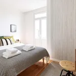 Rent 4 bedroom apartment of 140 m² in lisbon