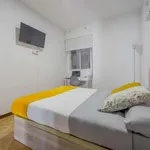 Rent a room of 220 m² in madrid