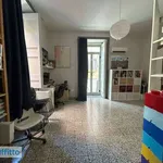 Affitto 4 camera appartamento di 130 m² in Naples