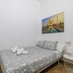 Rent a room of 225 m² in Valencia