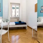 Rent 5 bedroom apartment in Milan