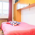 Rent a room of 100 m² in madrid