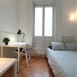 Rent a room of 220 m² in madrid