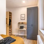 Rent 4 bedroom apartment of 16 m² in Madrid