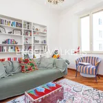 Rent 5 bedroom apartment of 152 m² in Roma