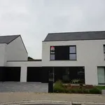 Maison de 246 m² avec 4 chambre(s) en location à Kortemark