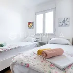 Rent 2 bedroom apartment of 73 m² in Split