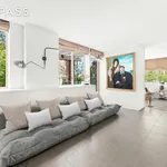 Rent 4 bedroom apartment of 269 m² in New York City