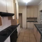 Rent 4 bedroom house in Akasia