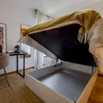 Rent a room of 150 m² in madrid