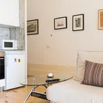 Rent 2 bedroom apartment of 60 m² in Porto