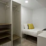 Rent 2 bedroom apartment of 55 m² in barcelona